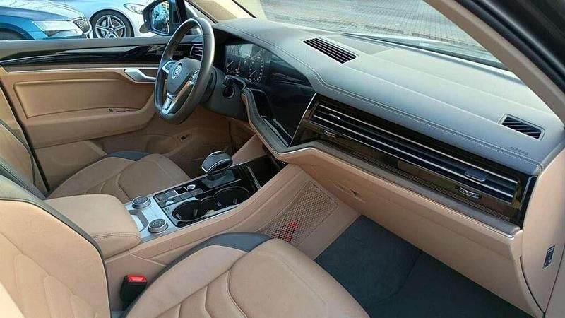 Usata VW Touareg Advance 231 CV (169 kW) 2020 Grigio SUV
