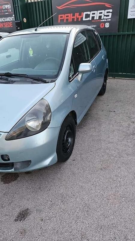 Grigio Usata 2006 Honda Jazz Due volumi | 850 € (Buon prezzo) - Immagine 1/4