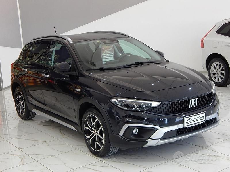 Usata Fiat Tipo Cross 131 CV (96 kW) 2021 Nero Berlina