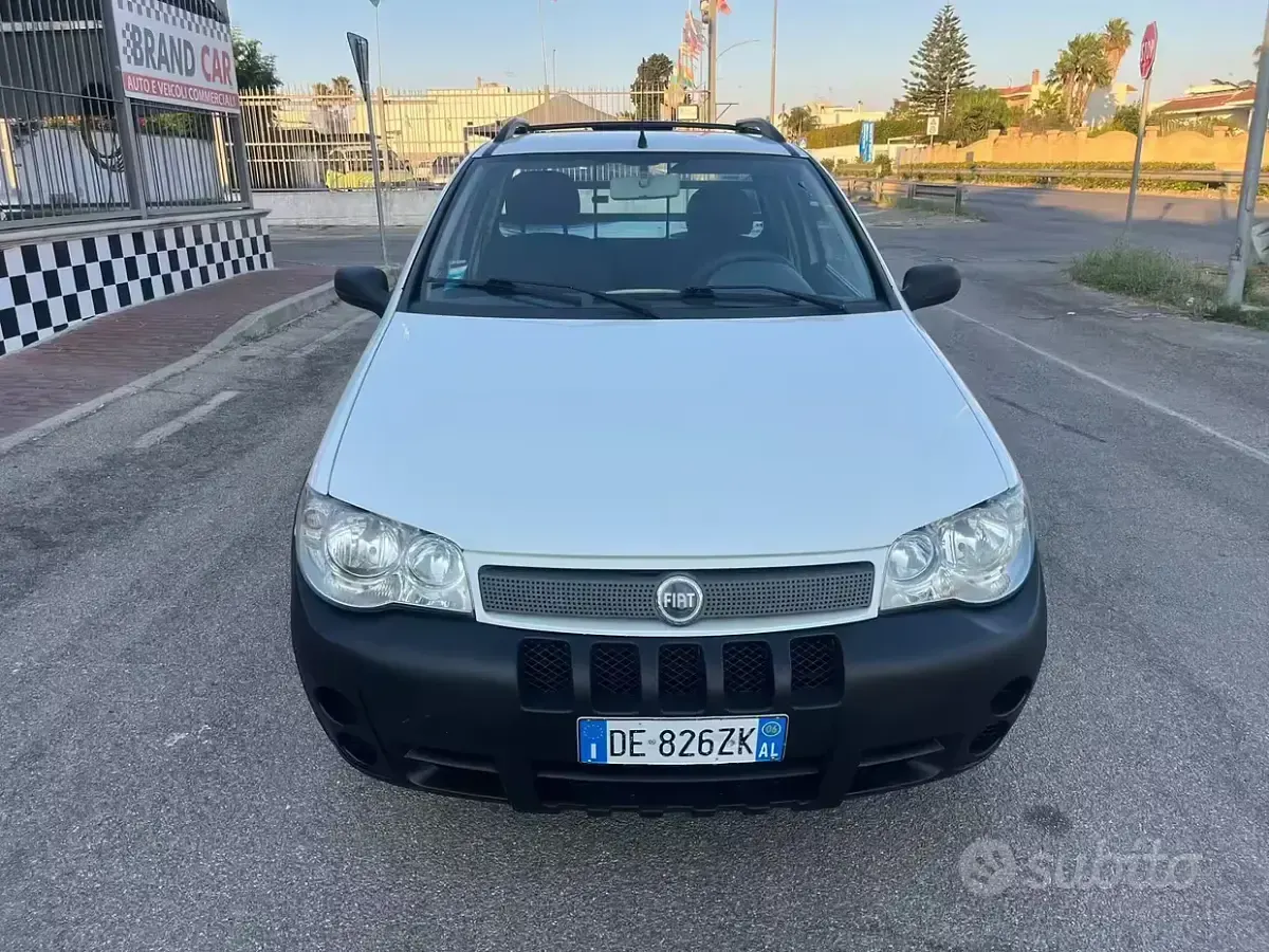 Usata Fiat Strada 84 CV (61 kW) 2006 Bianco Pick-up