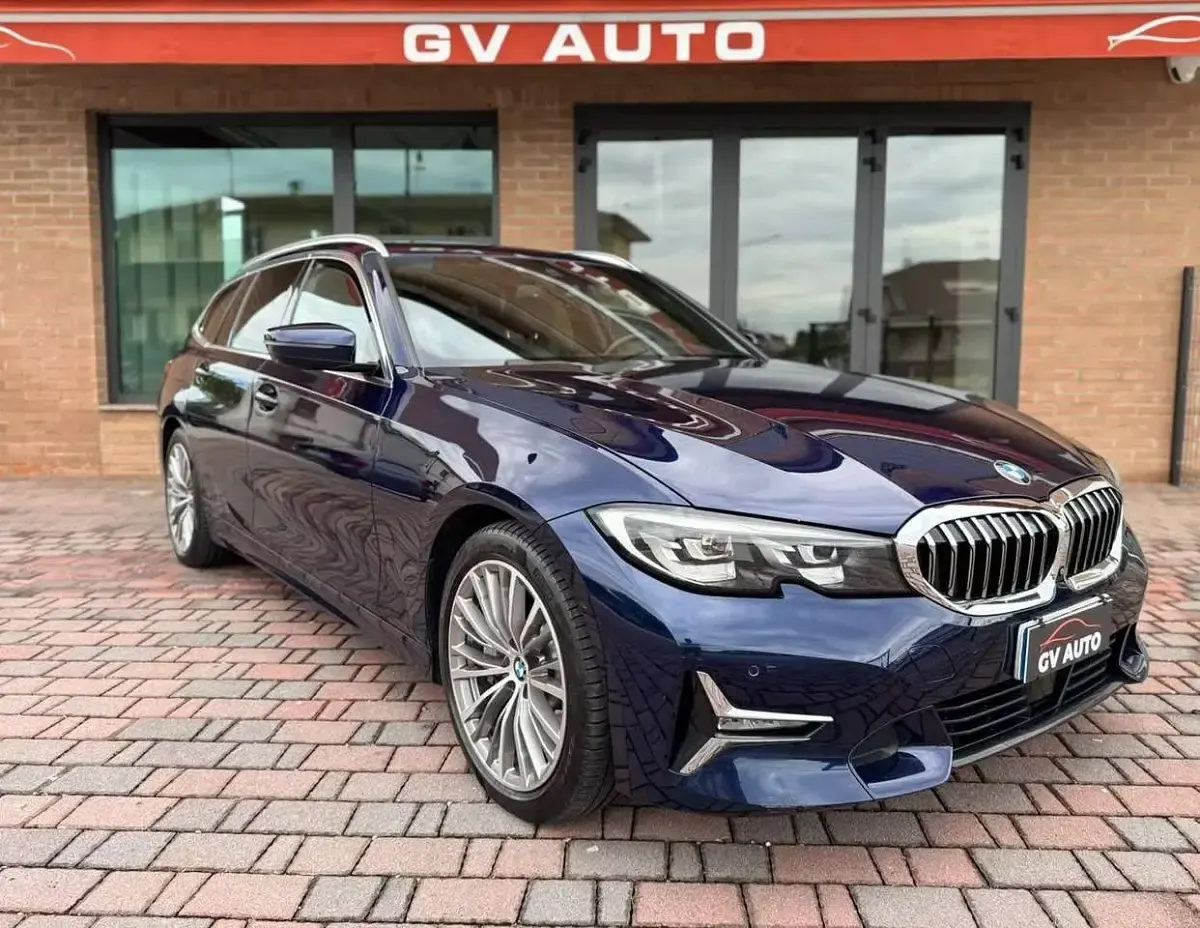 Usata BMW 330 Luxury Line 286 CV (210 kW) 2021 Blu/azzurro Station wagon