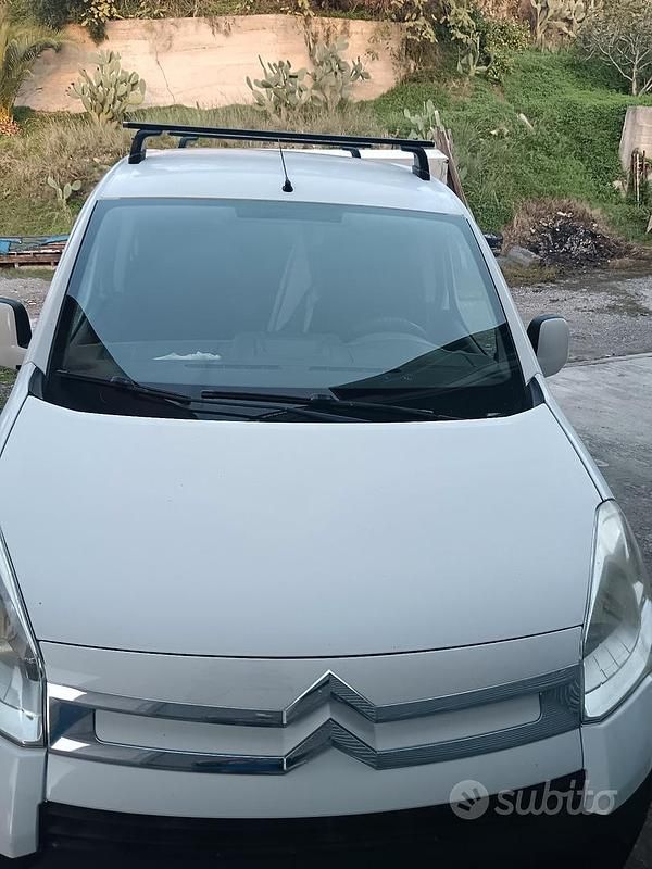 Bianco Usata 2010 Citroën Berlingo Monovolume | 3900 € (Buon prezzo) - Immagine 1/4
