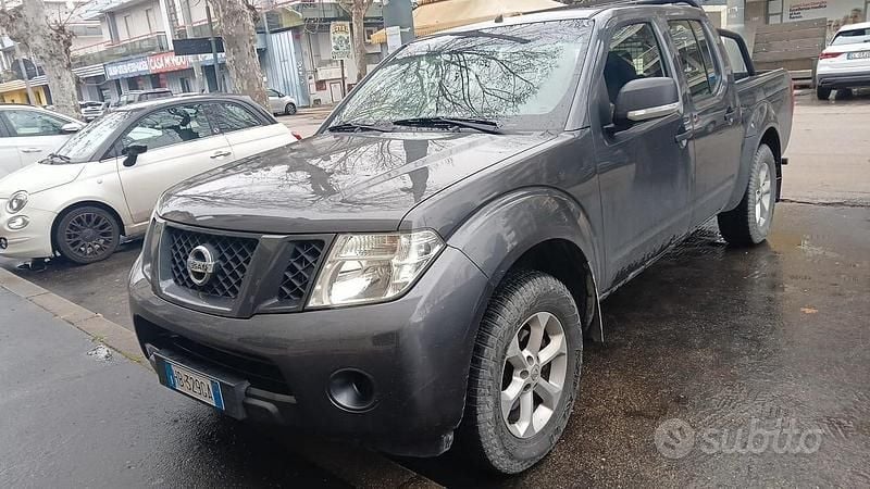 Usata Nissan Navara 190 CV (139 kW) 2012 Grigio Pick-up