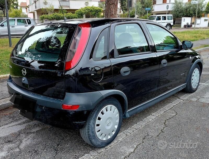 Usato 2002 Opel Corsa 1.0 Benzin 58 CV (1.900 €)