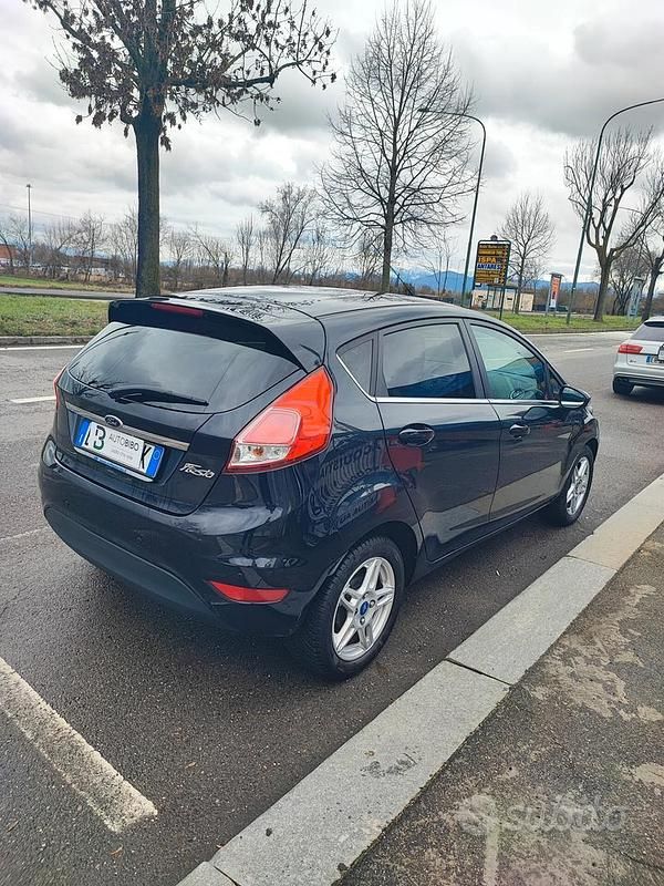 Usata Ford Fiesta Titanium 97 CV (71 kW) 2013 Nero Utilitaria