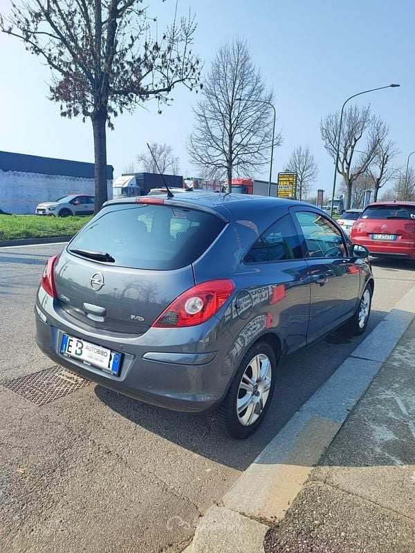 Usata Opel Corsa 86 CV (63 kW) 2012 Grigio Utilitaria