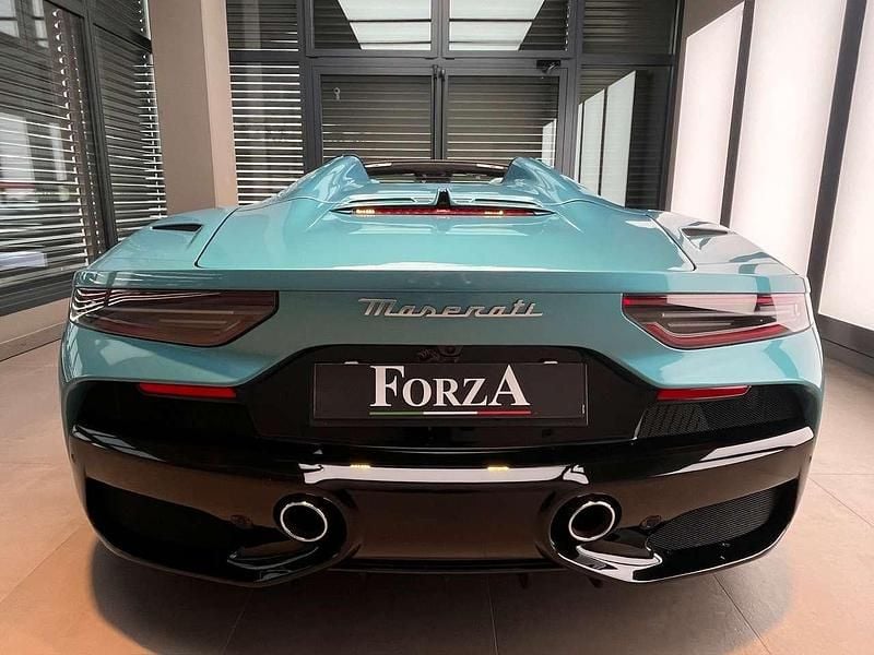 Nuova Maserati MCPURA 630 CV (463 kW) 2026 Aqua rainbow Cabrio