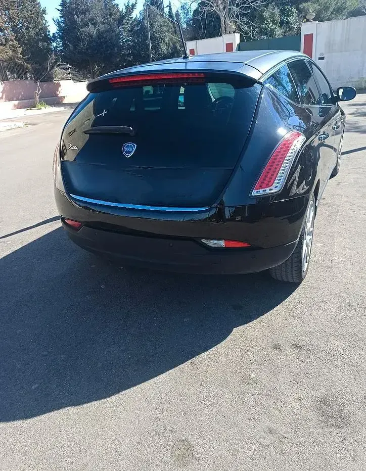 Usata Lancia Delta 120 CV (88 kW) 2011 Utilitaria