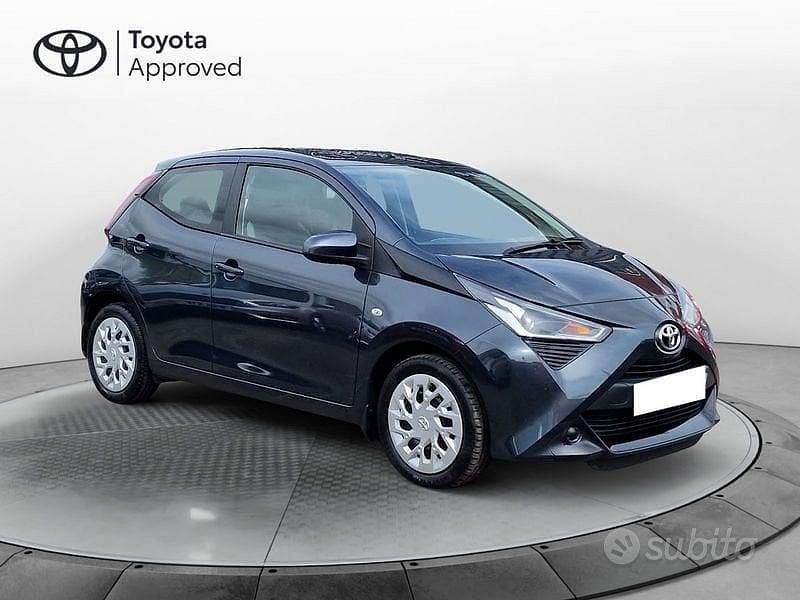 Usata Toyota Aygo X-play 72 CV (52 kW) 2020 Grigio Utilitaria
