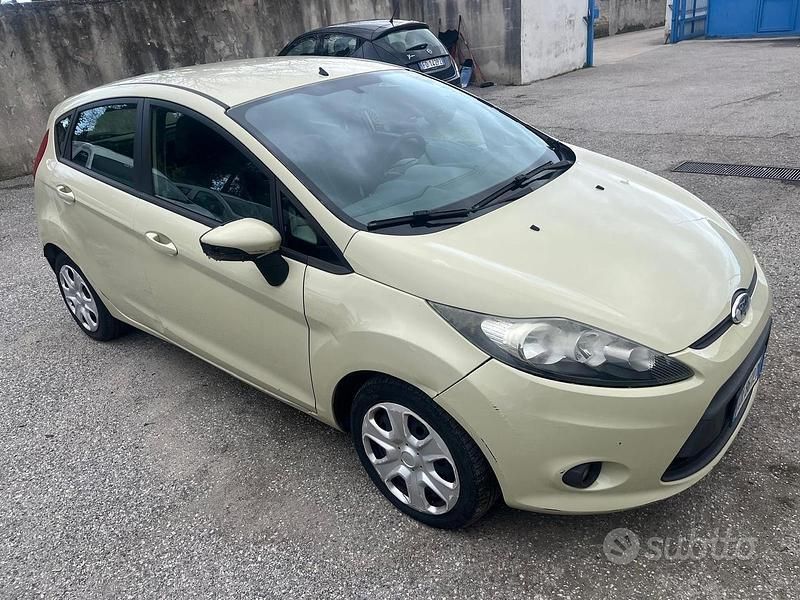 Usata Ford Fiesta 96 CV (70 kW) 2009 Giallo Utilitaria