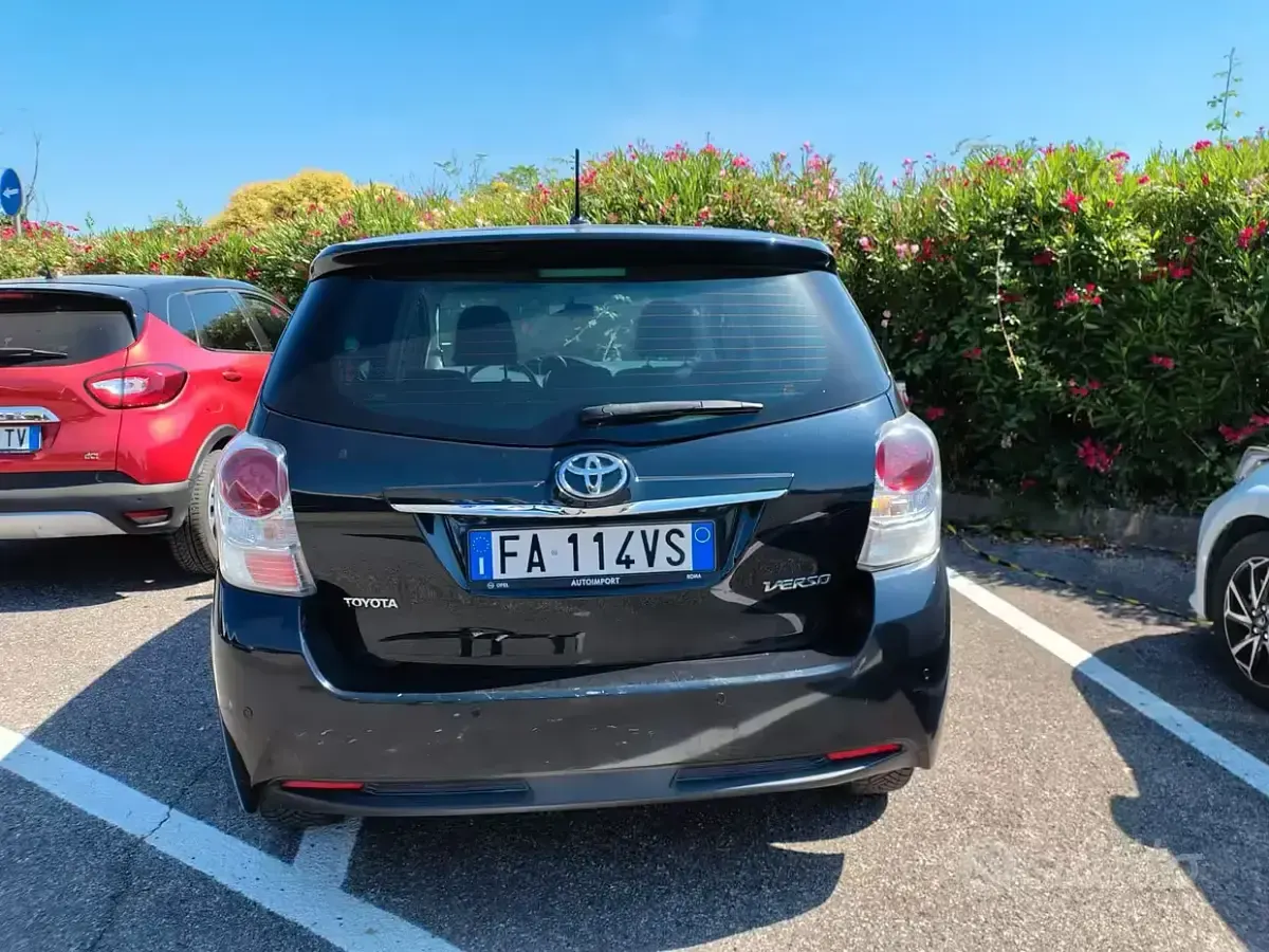 Usata Toyota Verso 111 CV (81 kW) 2015 Nero Monovolume