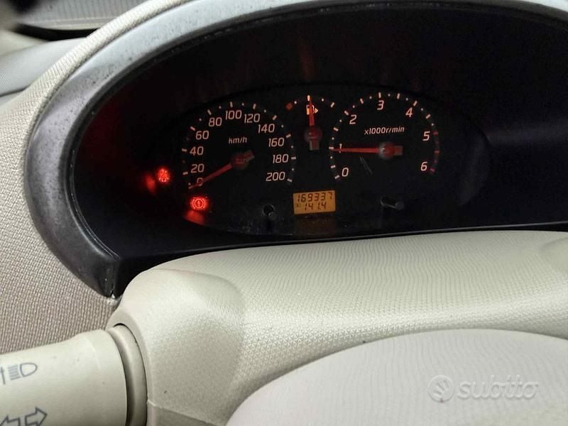 Usata Nissan Micra 65 CV (47 kW) 2005 Berlina