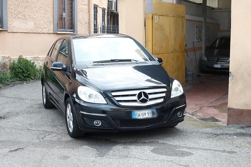 Usata Mercedes B160 Executive 95 CV (69 kW) 2010 Nero Monovolume