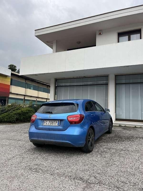 Usata Mercedes A160 Premium 90 CV (66 kW) 2016 Blu/azzurro Berlina