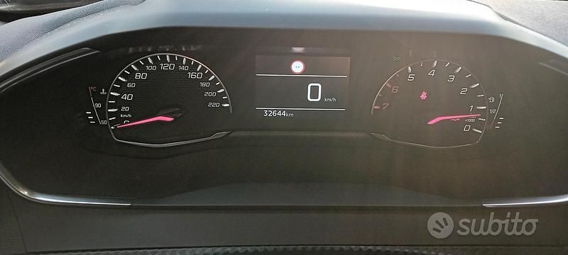 Usata Peugeot 2008 100 CV (73 kW) 2024 SUV
