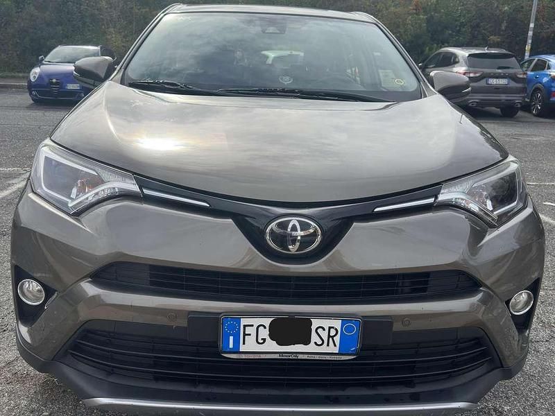 Marrone Usata 2016 Toyota RAV4 Style SUV | 16.000 € (Buon prezzo) - Immagine 1/4