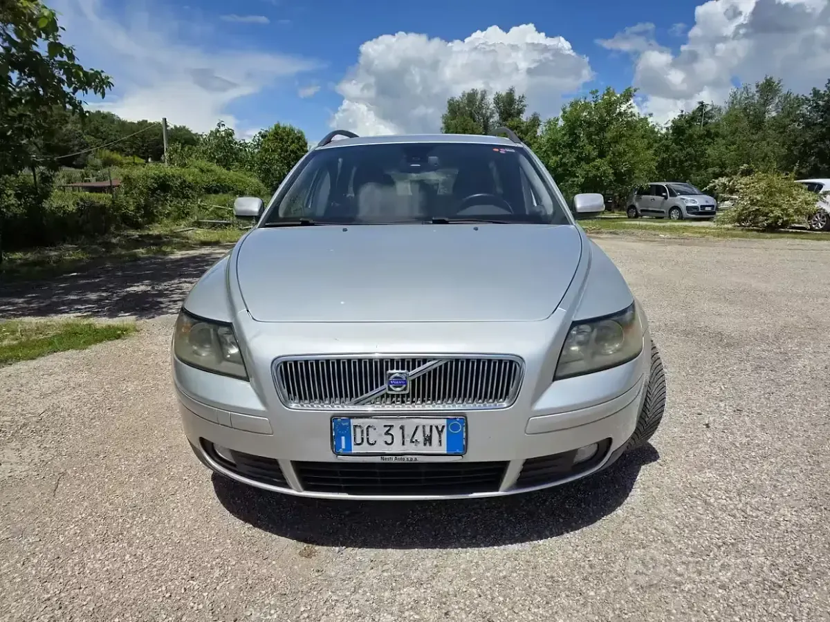 Usado Volvo V50 Summum 136 CV (100 kW) 2006 Gris Familiar