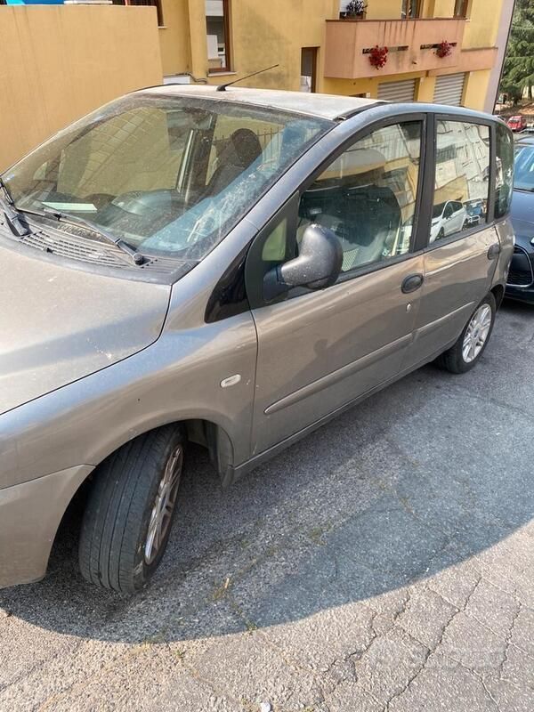 Usata Fiat Multipla 120 CV (88 kW) 2007 Grigio Monovolume