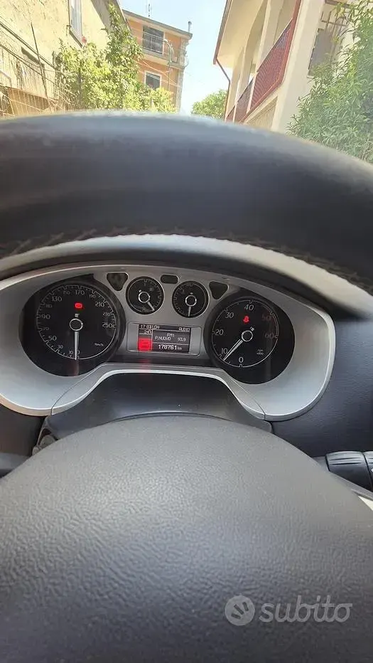 Usata Lancia Delta 120 CV (88 kW) 2011 Grigio Utilitaria