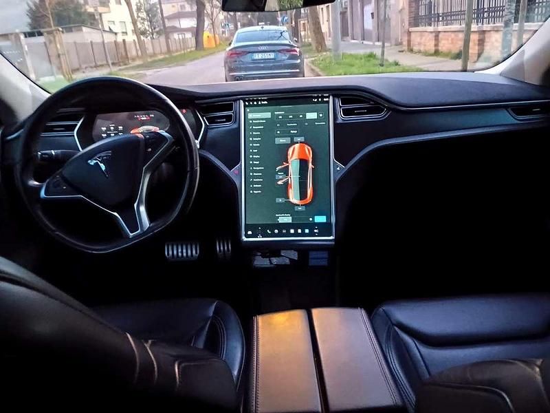 Usata Tesla Model S 514 kW (700 CV) 2015 Rosso Utilitaria