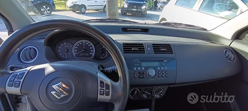 Gebraucht Suzuki Swift GL 92 PS (67 kW) 2005 Grau Kleinwagen