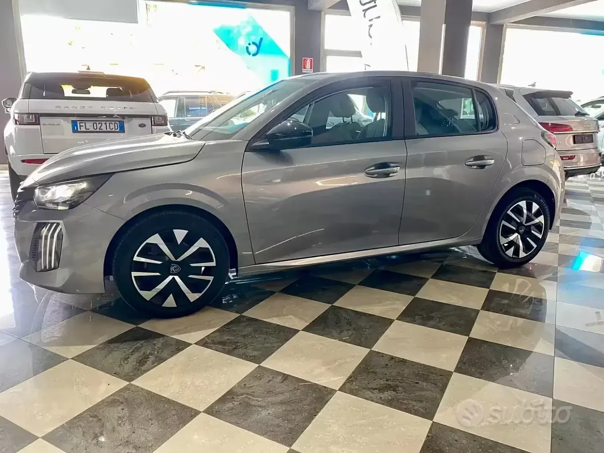 Nuova Peugeot 208 Style 100 CV (73 kW) 2026 Grigio Utilitaria