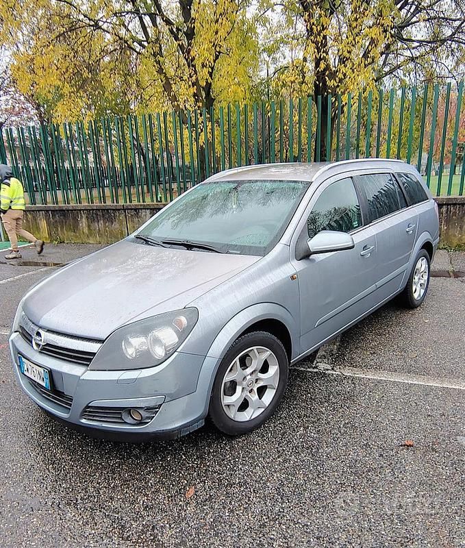 Usata Opel Astra 110 CV (80 kW) 2005 Grigio Berlina