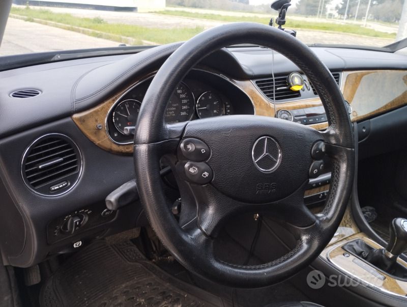 Usata Mercedes CLS320 224 CV (164 kW) 2008 Nero Coupé