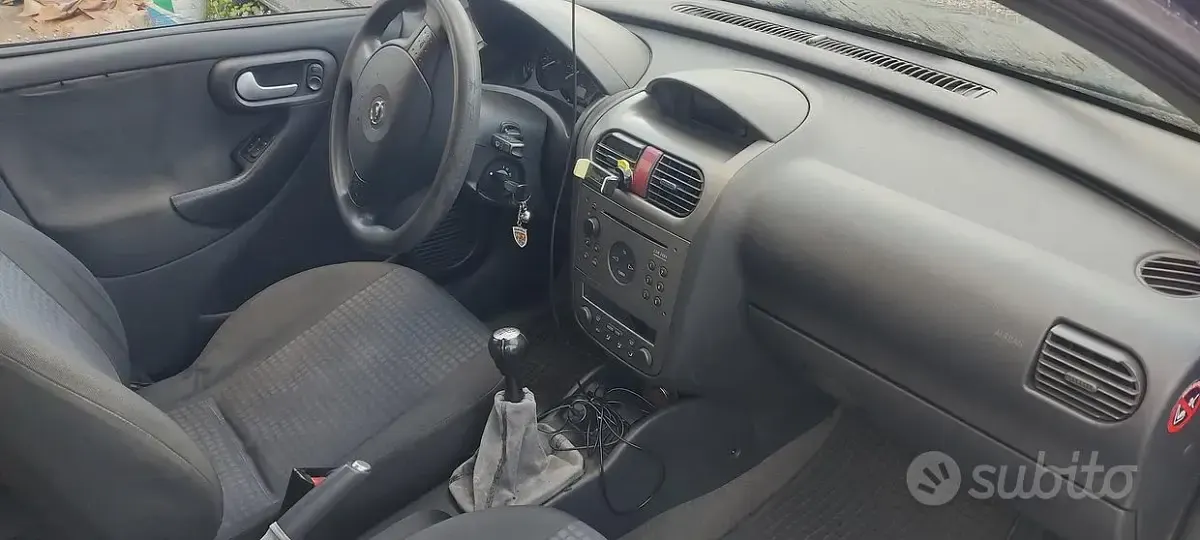 Usata Opel Corsa 75 CV (55 kW) 2004 Verde Utilitaria