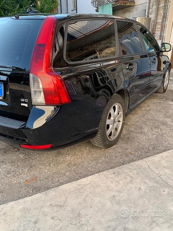 Usata Volvo V50 109 CV (80 kW) 2009 Nero Station wagon