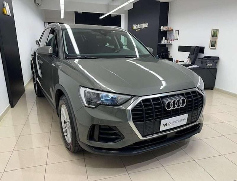 Grigio chronos metallizzato Usata 2022 Audi Q3 Business SUV | 27.900 € (Super prezzo) - Immagine 1/4