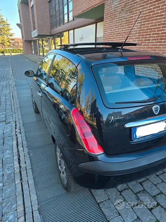 Usata Lancia Ypsilon 75 CV (55 kW) 2005 Nero Utilitaria