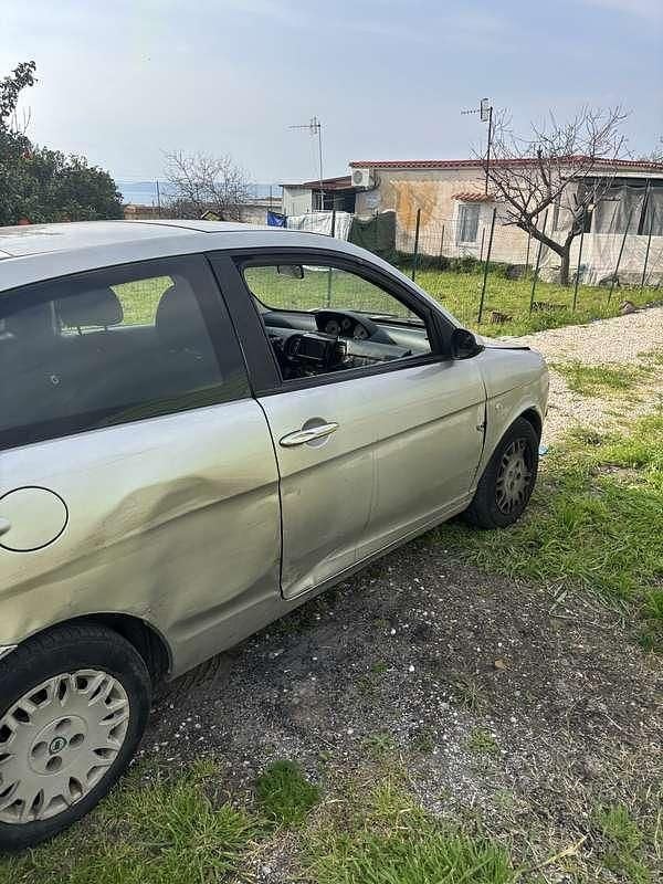 Usado Lancia Ypsilon 69 HP (50 kW) 2006 Citadino