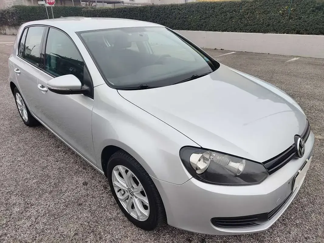 Usata VW Golf VI 105 CV (77 kW) 2010 Argento Utilitaria