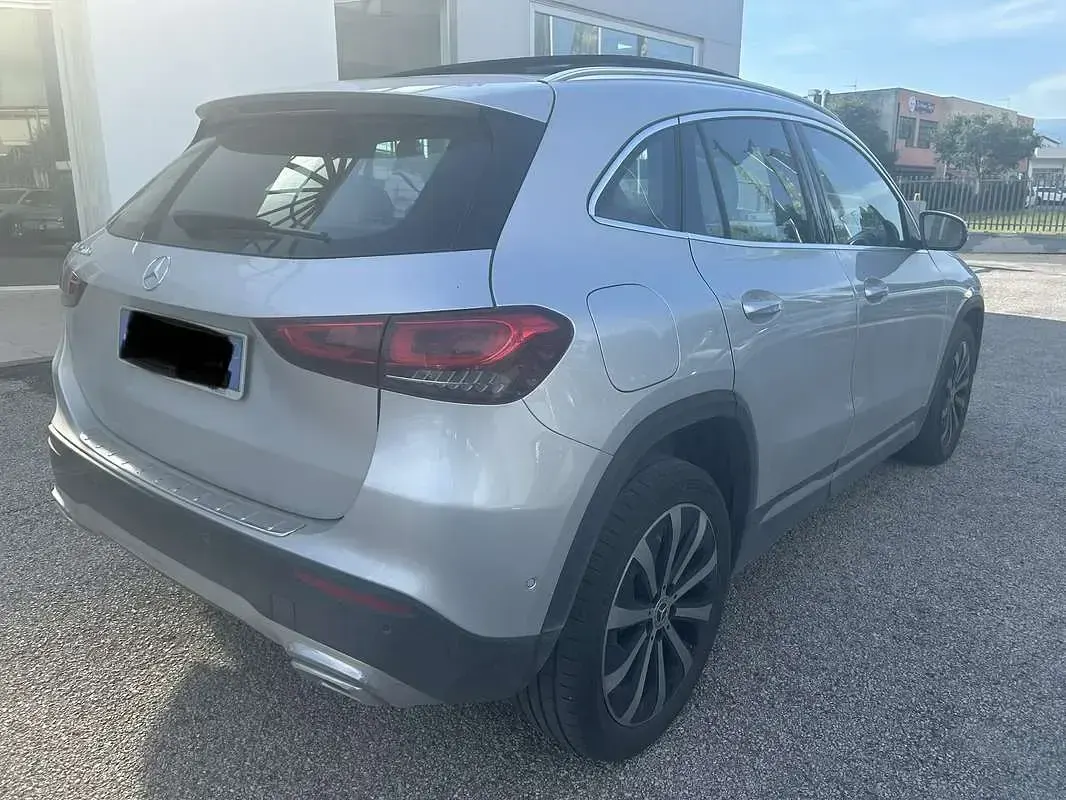 Usata Mercedes GLA250 160 CV (117 kW) 2021 Argento SUV