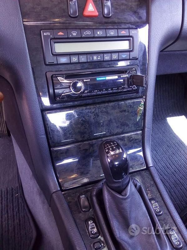 Usata Mercedes E200 186 CV (136 kW) 1998 Grigio Berlina