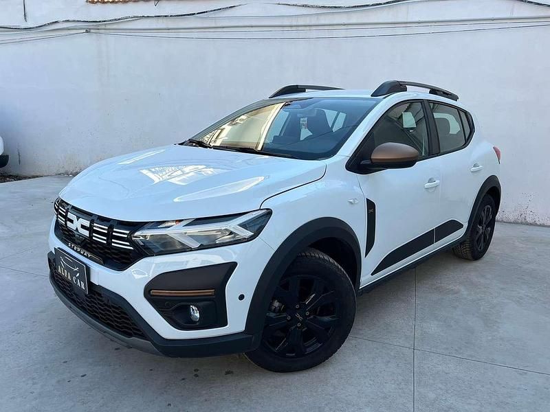 Bianco Usata 2024 Dacia Sandero Stepway Due volumi | 15.990 € (Buon prezzo) - Immagine 1/4