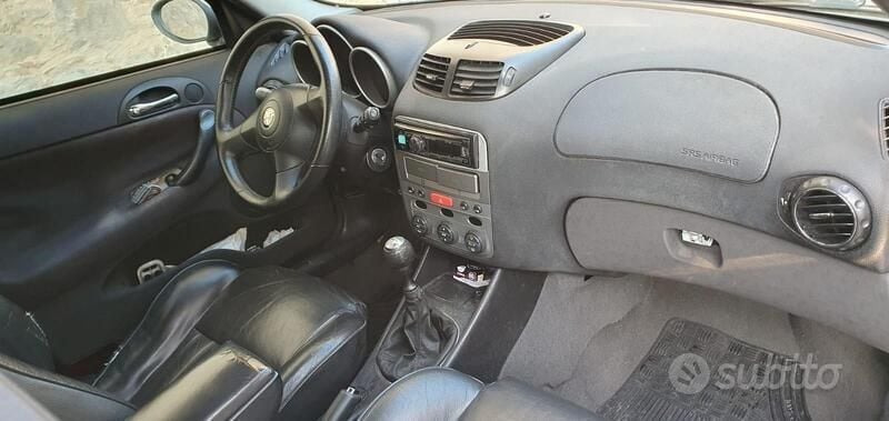 Usata Alfa Romeo 147 116 CV (85 kW) 2002 Grigio Utilitaria