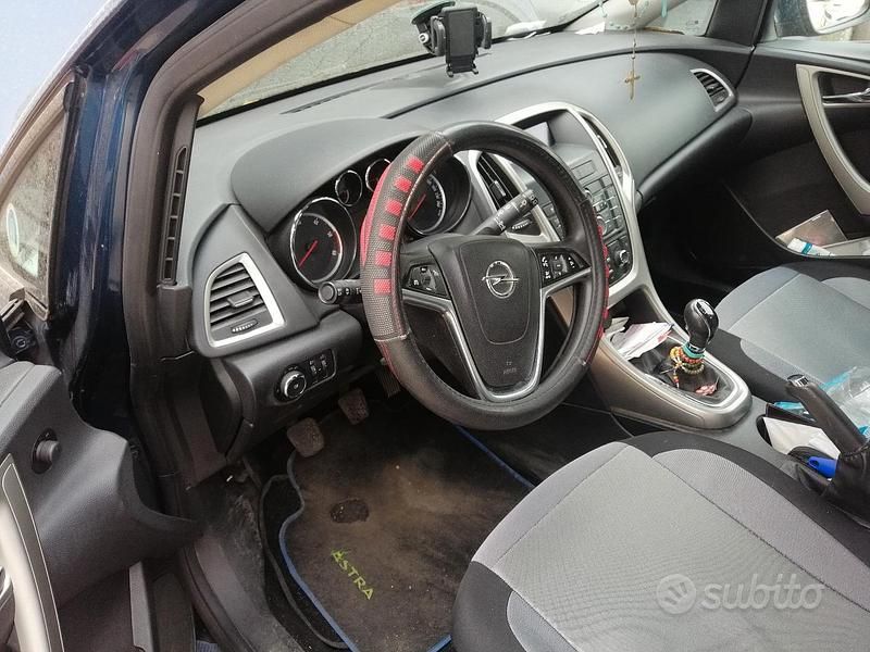 Usata Opel Astra 110 CV (80 kW) 2011 Station wagon