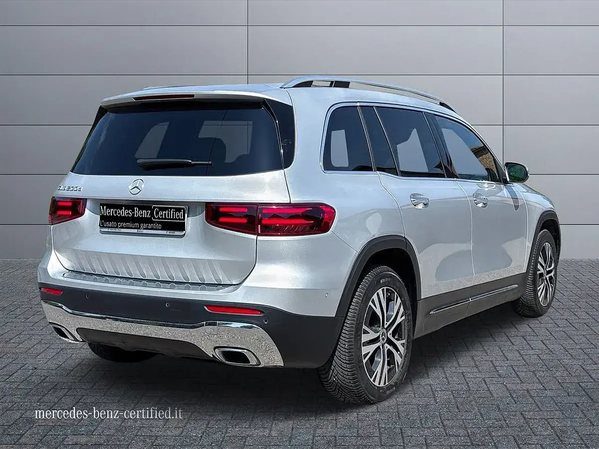 Usata Mercedes GLB200 Advanced Plus 150 CV (110 kW) 2024 Argento metallizzato SUV