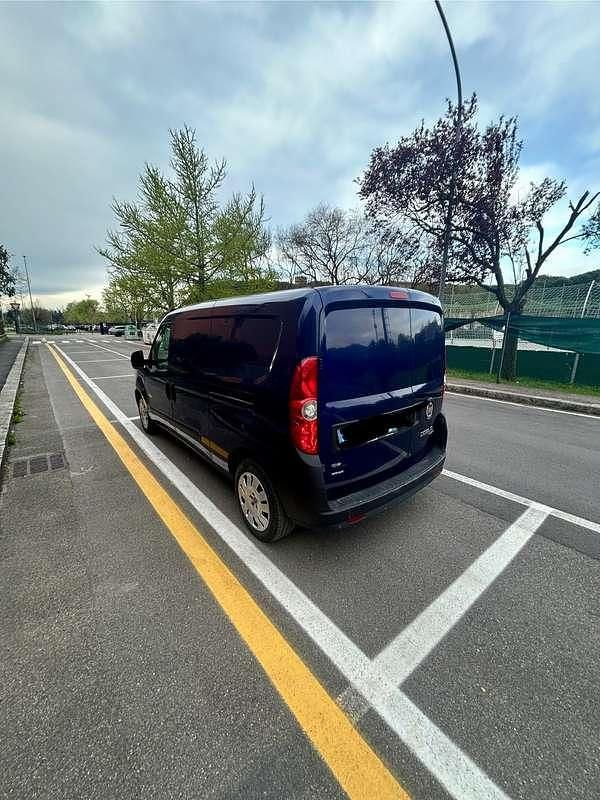 Usata Fiat Doblò 105 CV (77 kW) 2014 Blu/azzurro Monovolume