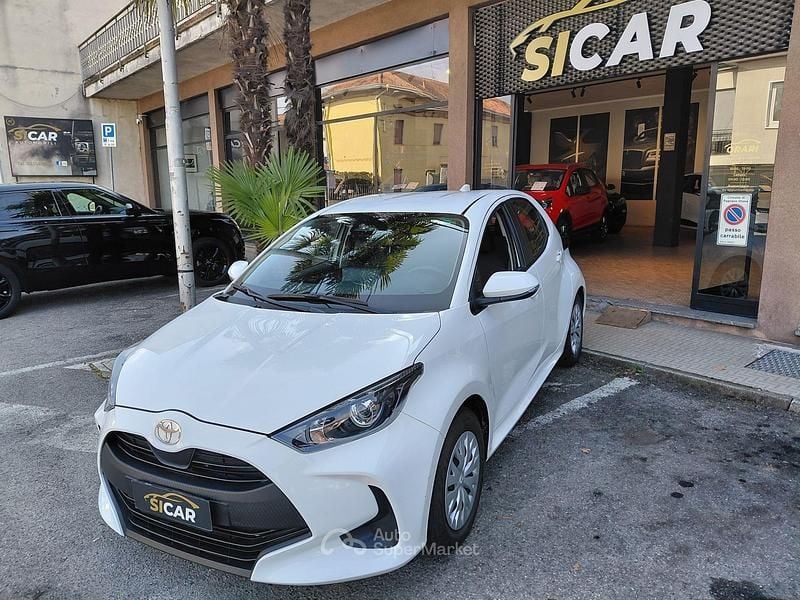Usata Toyota Yaris Hybrid Active 116 CV (85 kW) 2025 Bianco Berlina