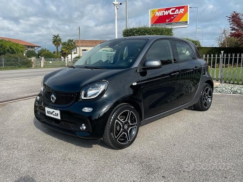 Begagnad Smart ForFour Passion 90 HK (66 kW) 2018 Svart Halvkombi