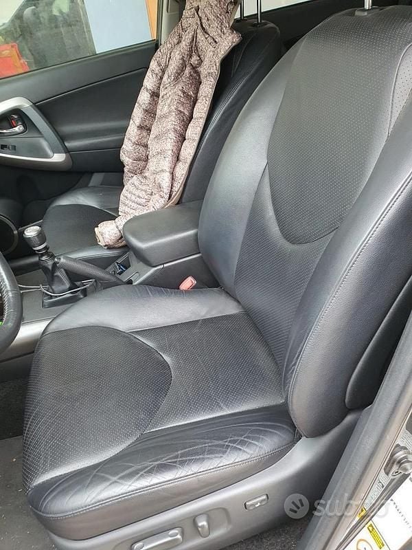 Usata Toyota RAV4 177 CV (130 kW) 2009 Grigio SUV