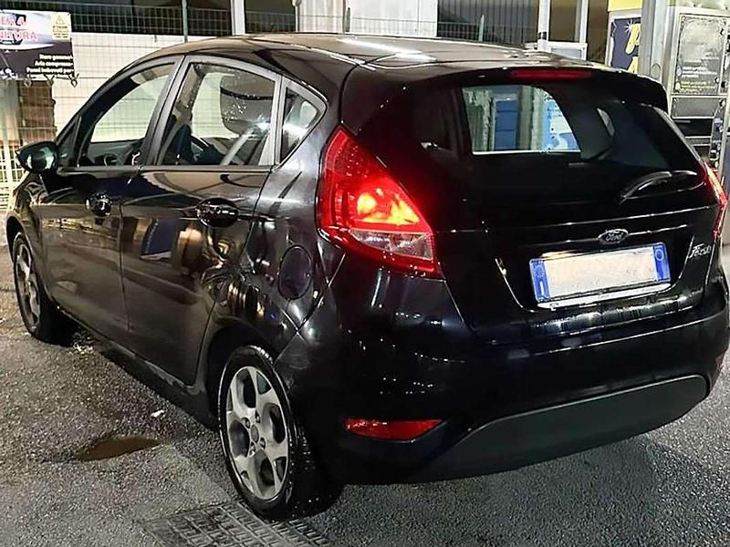 Usata Ford Fiesta 71 CV (52 kW) 2011 Nero Utilitaria