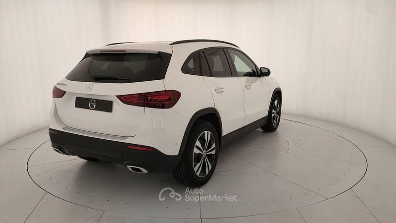 Nuova Mercedes GLA200 150 CV (110 kW) 2026 Bianco SUV