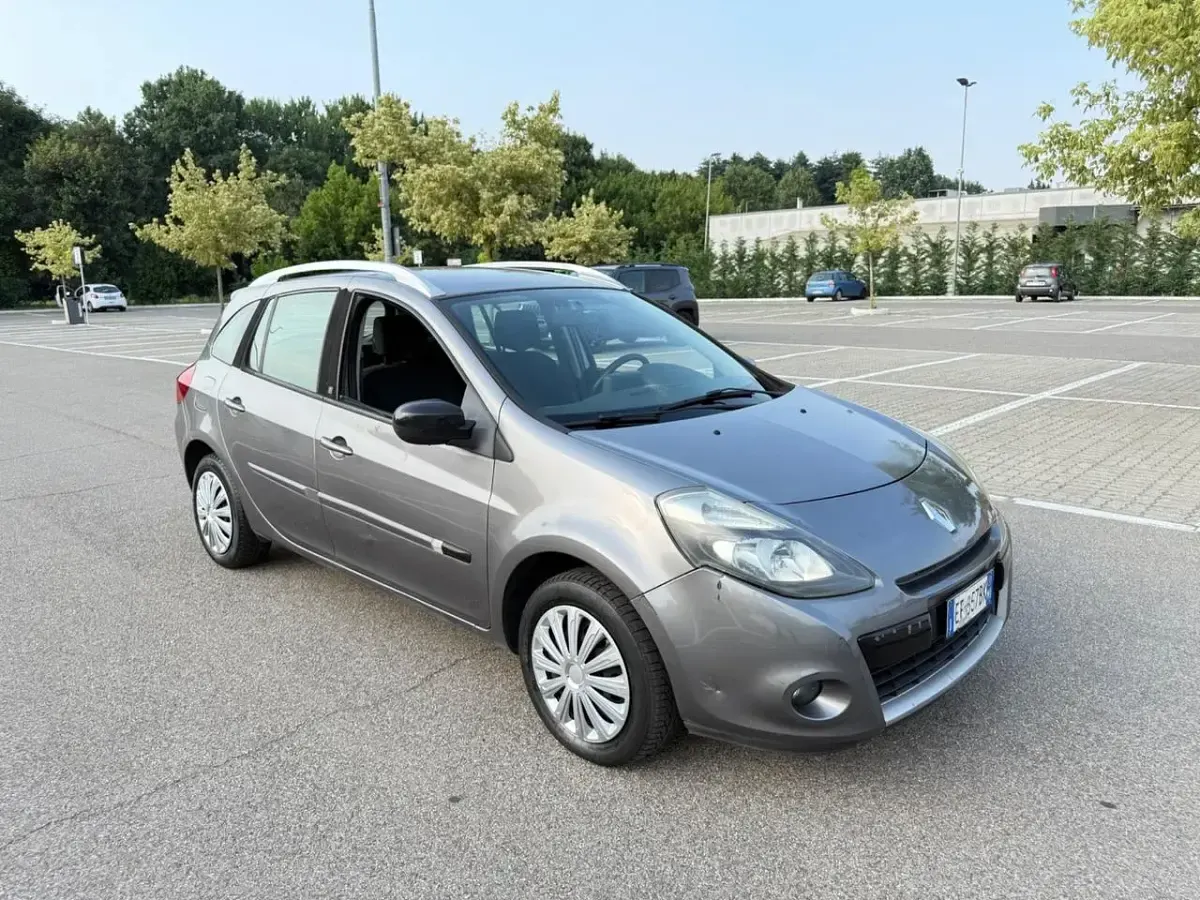 Usata Renault Clio 74 CV (54 kW) 2011 Grigio Station wagon