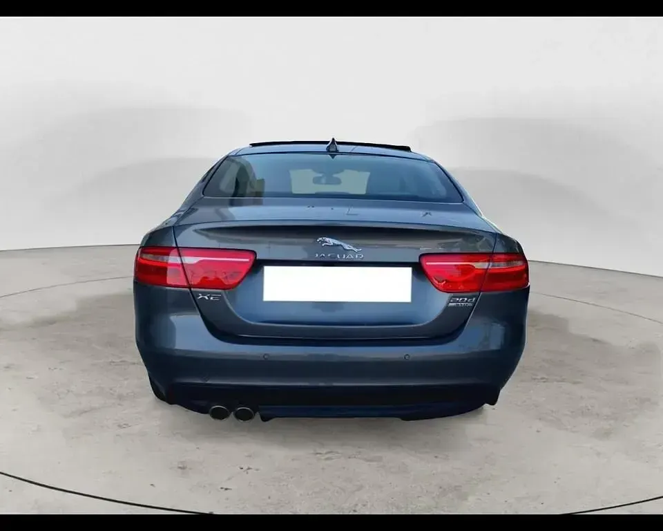 Usata Jaguar XE R-Sport 180 CV (132 kW) 2018 Grigio scuro metallizzato Berlina