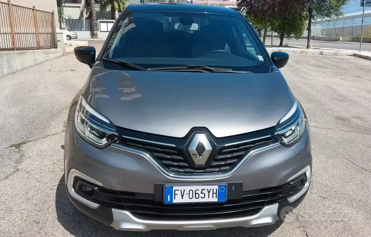 Usata Renault Captur 110 CV (80 kW) 2019 Grigio SUV