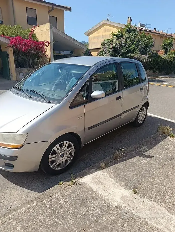 Usata Fiat Idea 101 CV (74 kW) 2004 Grigio Monovolume
